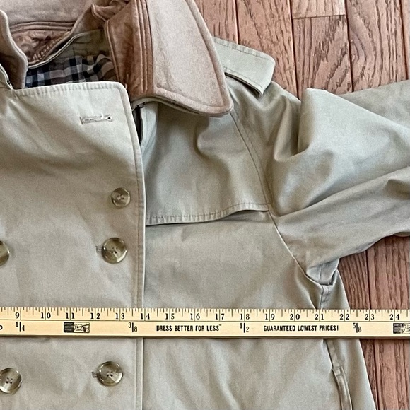 Classic Tan Women's Trench Coat - Picture 5 of 12